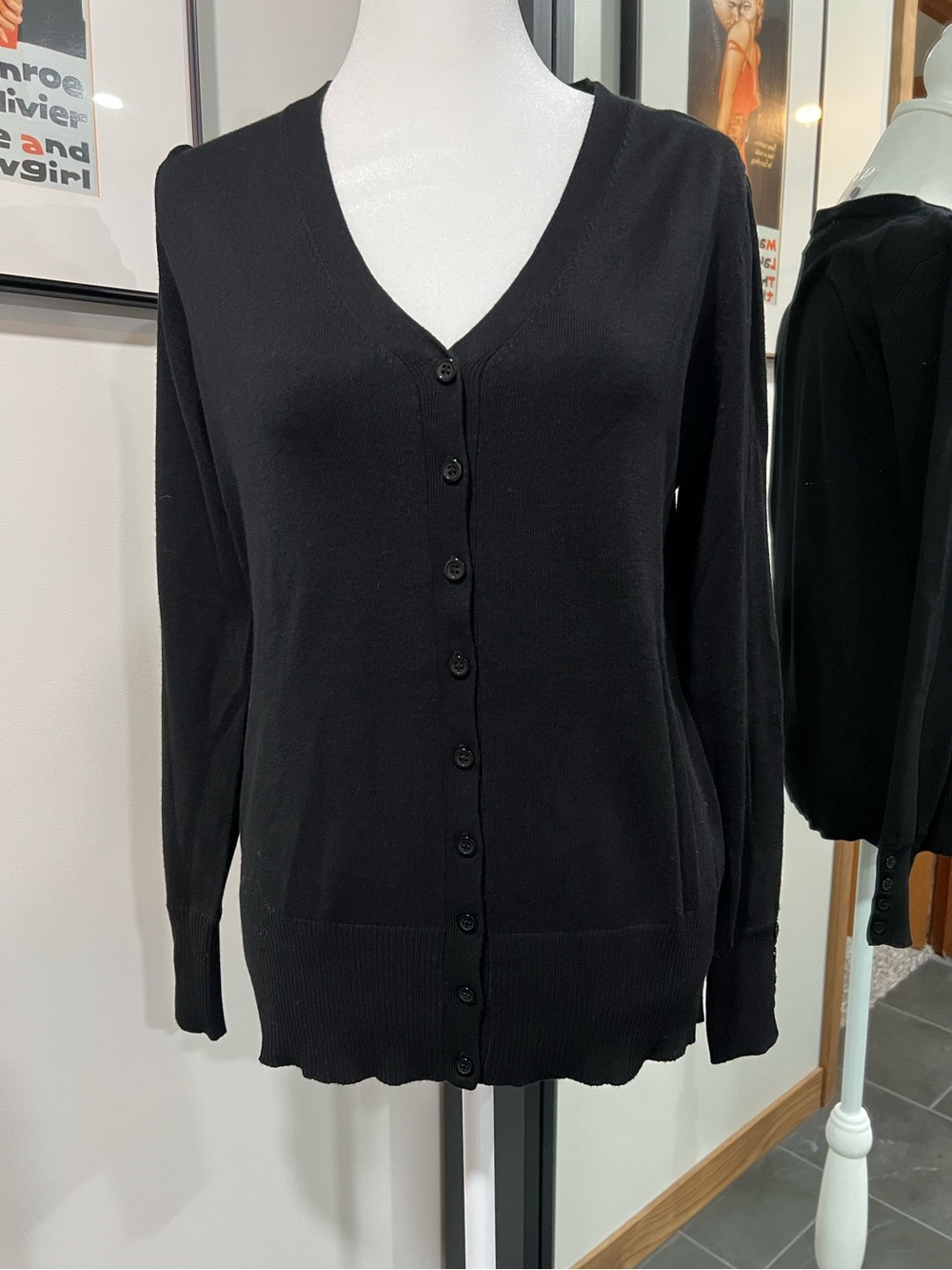 North Style Fine Knit Button-Front V-Neck Black Cardigan in Rayon Blend (NWOT) M